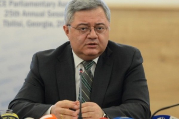 ყველას ვთხოვ, ხურჩის საქმესთან დაკავშირებით დასმულ კითხვებზე პასუხებს მოვუსმინოთ და მერე გავაკეთოთ დასკვნები