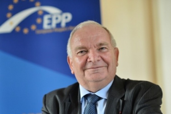 მკაცრად ვგმობ ამღაშფოთებელ, პოლიტიკურად მოტივირებულ ძალადობას