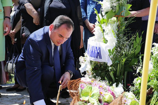 დიმიტრი ქუმსიშვილმა 13 ივნისის სტიქიის დროს გარდაცვლილ ადამიანთა ხსოვნას პატივი მიაგო
