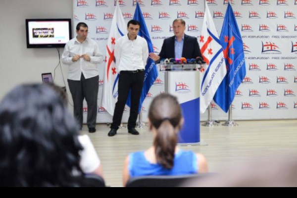 ”თავისუფალი დემოკრატები” ე.წ. კაბელების საქმეზე დაკავებულების გათავისუფლების მოთხოვნით ხელმოწერების შეგროვებას იწყებენ