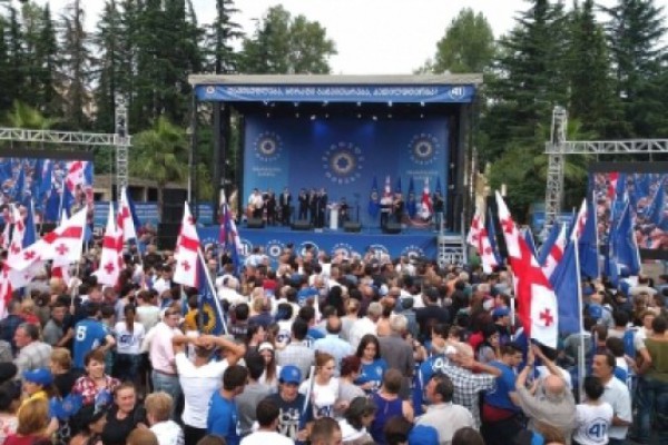 ქუთაისში „ქართული ოცნების“ ყრილობაზე დასასწრებად მოსახლეობა იმერეთის სხვადასხვა მუნიციპალიტეტიდან ჩავიდა