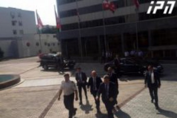 თავდაცვის ახალი მინისტრი უწყების თანამშრომლებს ხვდება
