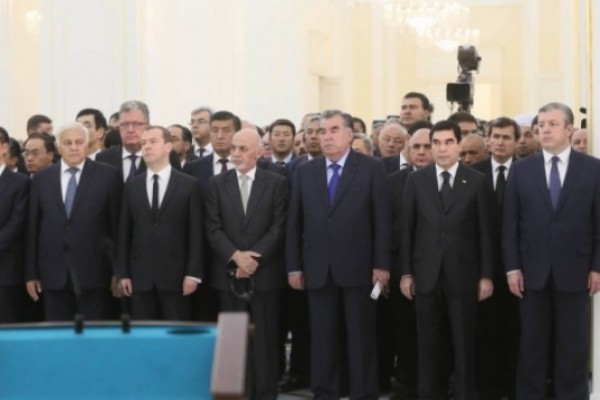 პრემიერ-მინისტრი უზბეკეთის პრეზიდენტის ხსოვნის პატივსაცემად გამართულ ცერემონიას დაესწრო