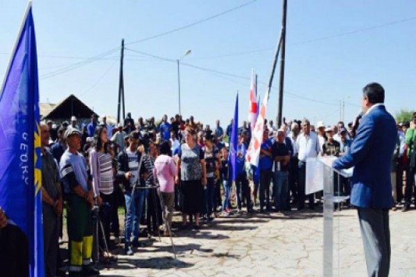 ენზელ მკოიანი მოსახლეობასთან შეხვედრებს განაგრძნობს