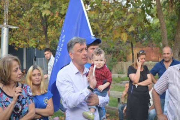 ირაკლი ხახუბიამ ამომრჩეველს ფოთში დაგეგმილი პროექტები გააცნო