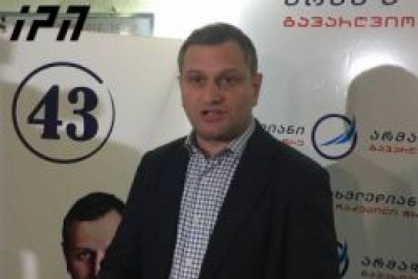 არმაზ ახვლედიანი - კახა კალაძე პირადად აძლევს მითითებებს სუს-ის ხელმძღვანელებს, ვის მოუსმინონ, ვინ აშანტაჟონ