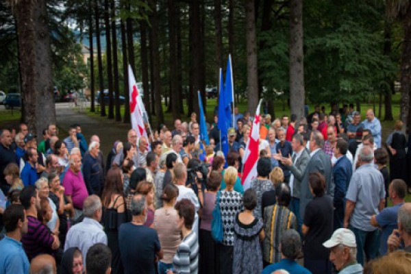 ოთარ დანელია ამომრჩევლებთან შეხვედრებს განაგრძობს