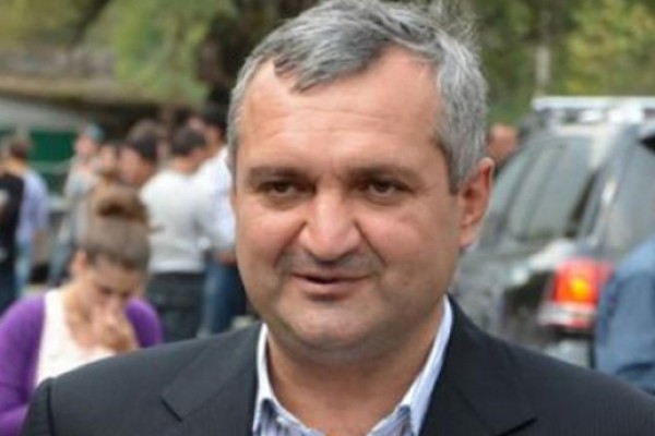 ცეზარ ჩოჩელის  მხარდამჭერები  დიმიტრი  ხუნდაძეს პასუხობენ