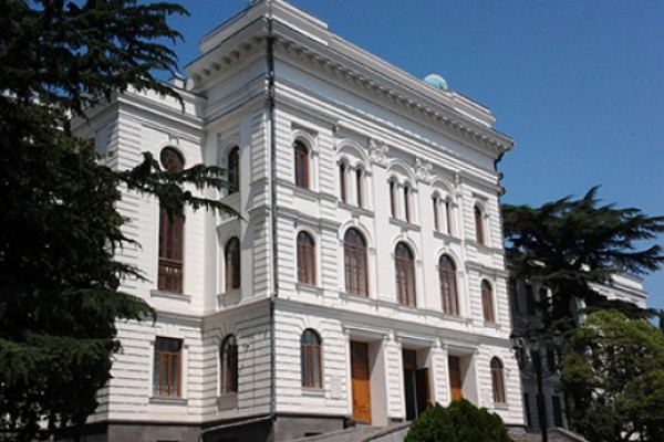 რექტორობის კანდიდატები აკადემიური საბჭოს წევრების მიმართ განხორციელებულ შესაძლო ზეწოლაზე საუბრობენ