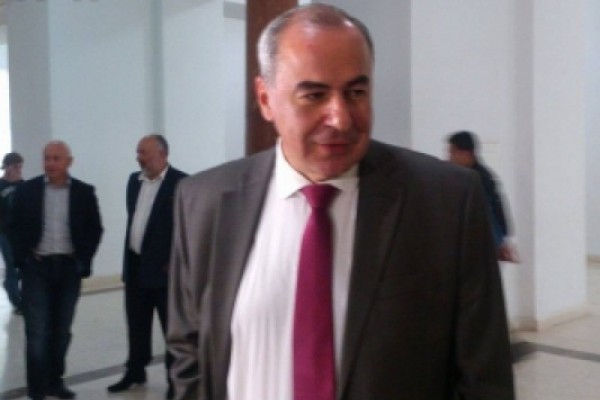 არ მგონია, განათლების მინისტრის მოადგილეობა იმას ნიშნავდეს, რომ არ მქონდეს უფლება არჩევითი თანამდებობა დავიკავო