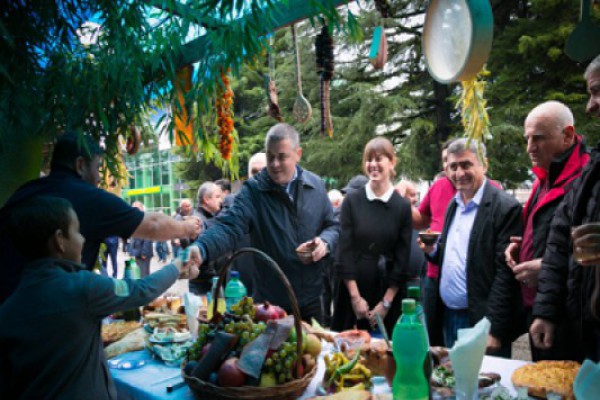 ოთარ დანელიამ მოსახლეობათან ერთად ,,ჭყონდიდლობა