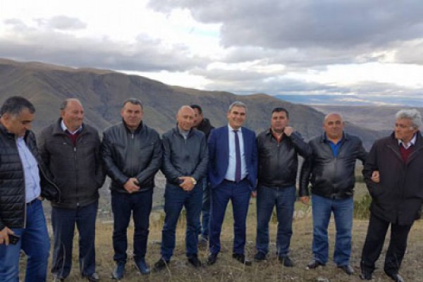 ენზელ მკოიანი და გიგლა აგულაშვილი ახალქალაქის სოფლების მოსახლეობას შეხვდნენ