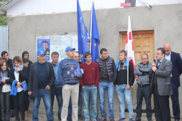 გედევან ფოფხაძე ამომრჩეველთან შეხვედრას აგრძელებს