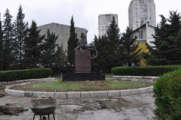 ვაკის რაიონის გამგეობამ აფხაზეთის სკვერის რეაბილიტაცია დაიწყო