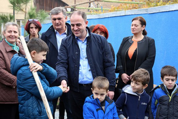 დავით ნარმანიამ ჩუღურეთის რაიონში ორი სკვერი გახსნა