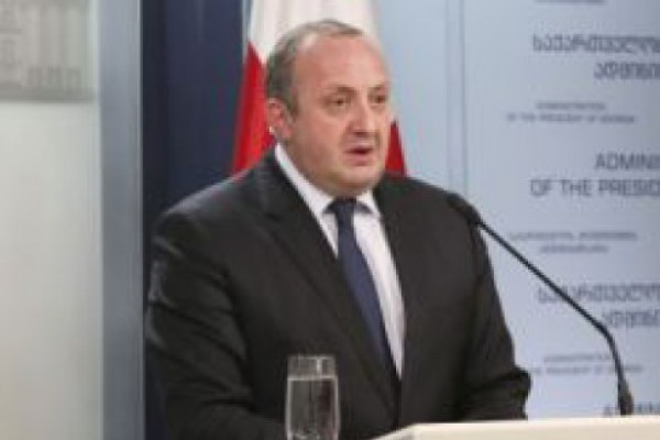 პრეზიდენტმა ზოგიერთ ოპოზიციურ პარტიაში განვითარებულ პროცესებს პოლიტიკური პარტიების კასკადური ჩამოშლა უწოდა