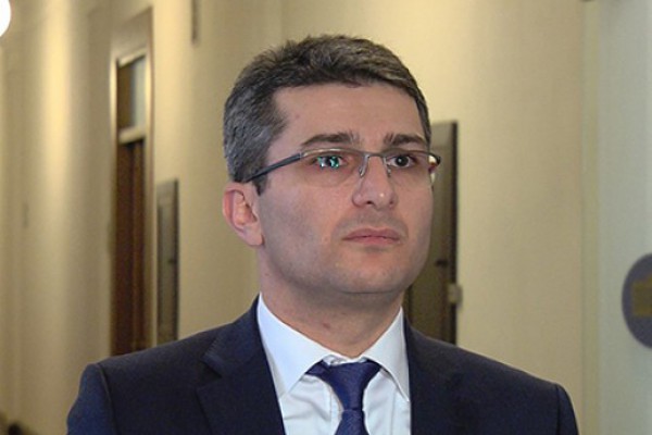 საკონსტიტუციო კომისია ყველა ვარიანტში საკანონმდებლო ფორმატში უნდა შექმნილიყო