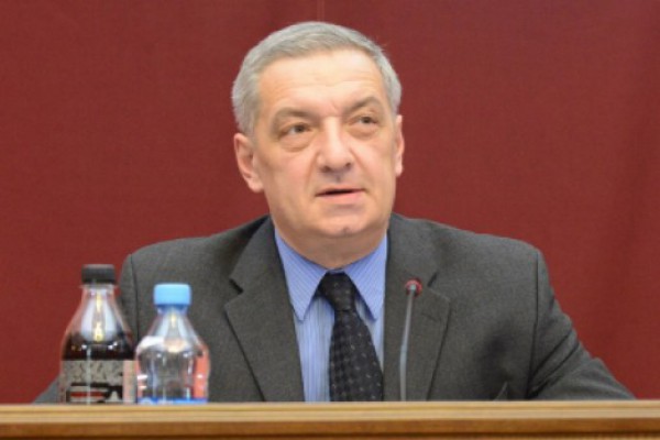 პრეზიდენტმა მხარი უნდა დაუჭიროს საკონსტიტუციო კომისიას, წინააღმდეგ შემთხვევაში სახელმწიფოს ინტერესს დაუპირისპირდება