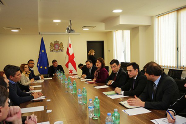 გიორგი გახარიამ ფოთის პორტში არსებულ მდგომარეობასთან დაკავშირებით შეხვედრა გამართა