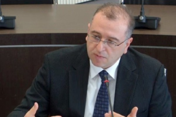კურსის მოკლევადიანი მერყეობა ხელს უწყობს კურსის გრძელვადიან სტაბილურობას