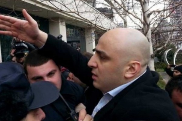 თუკი ივანიშვილის და ნარმანიას ნება იყო მერიის ცენტრალური კარი ჩაეკეტა, ხალხის ნებაა, რომ ეს კარი გააღოს