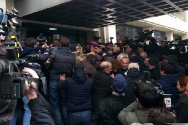 აქციის მონაწილეები დავით ნარმანიას გადადგომას მოითხოვენ