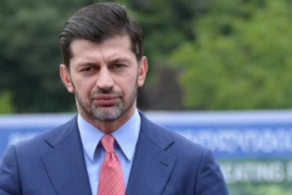 პრეზიდენტის კამპანია საკონსტიტუციო ცვლილებებთან დაკავშირებით სასაცილოა