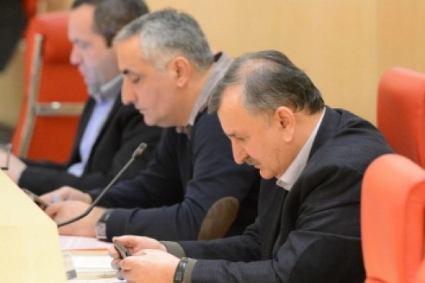 ხალხმა ხელისუფლებას უნდა დააკისროს პასუხისმგებლობა და ჭინჭრები დასცხოს 