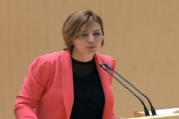 მათ, ვინც მიუთითებთ, რომ პრეზიდენტი ძირგამომთხრელ საქმიანობას აწარმოებს, მოგიწოდებთ, შეიატანეთ განცხადება მის წინააღმდეგ სისხლის სამართლის საქმის აღძვრაზე - შპიონაჟზე