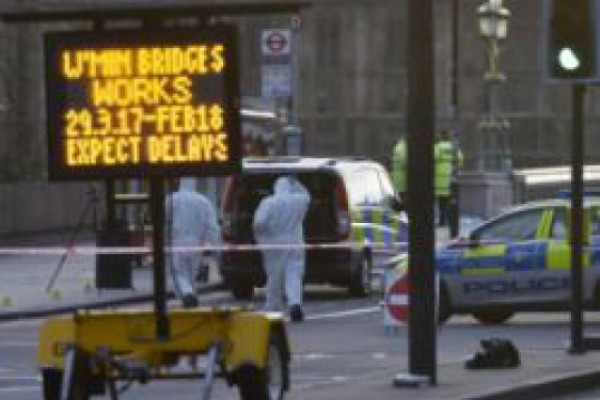 Daily Mail - არ დადასტურდა ინფორმაცია, რომ ლონდონში მომხდარი ტერაქტის უკან აბუ იზადინი იდგა, რადგან პირი აღნიშნული სახელით და გვარით ციხეში ზის