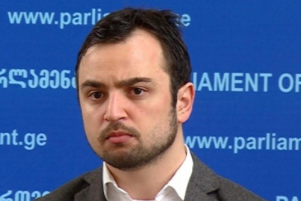 კერძო ტელევიზიებს პარლამენტში გამართული სხდომების გაშუქების შესაძლებლობა ეზღუდებათ