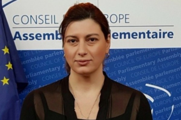 თითქმის ყველა პოლიტიკური პარტია ერთსულოვანია იმაში, რომ პედრო აგრამუნტის გადადგომა მოითხოვოს