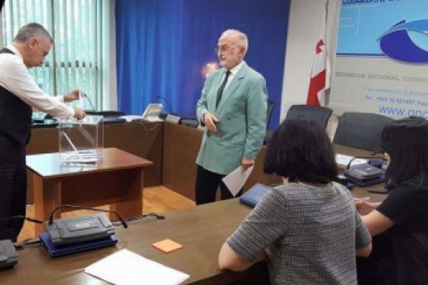 კომუნიკაციების ეროვნული კომისიის თავმჯდომარედ კახა ბექაური აირჩიეს