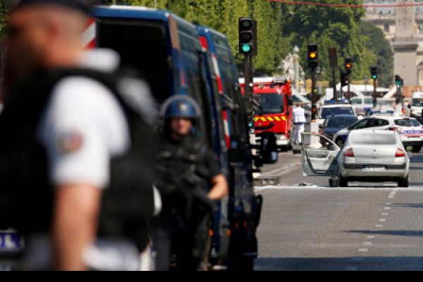 პარიზში პოლიციაზე თავდამსხმელი გარდაცვლილია