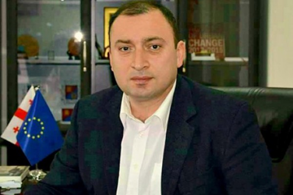 უმრავლესობის დეპუტატი მიხეილ სააკაშვილს წარსულს ახსენებს