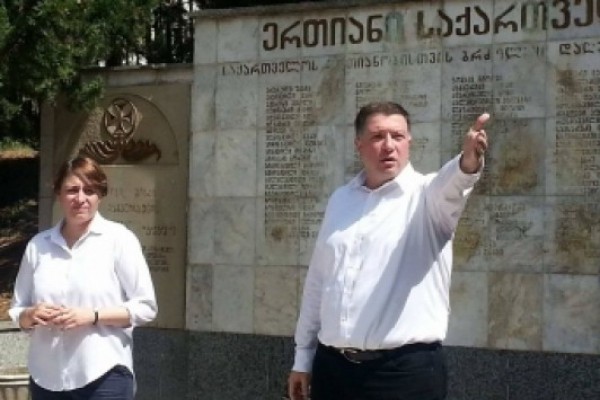 უკვე ბრმებისთვისაც ნათელი ხდება, რომ ოკუპაციის პირობებში არავითარი 