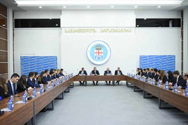 29 წარმატებული სტაჟიორი პროკურატურის ორგანოებში ვაკანტურ თანამდებობებზე დაინიშნა