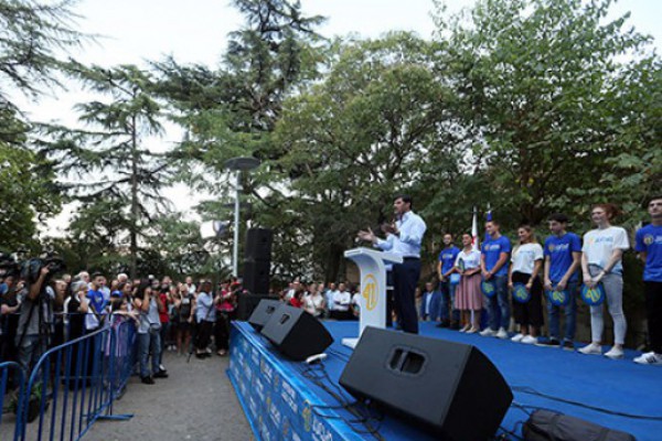 კახა კალაძე: „არ მქონდა სახლი და ვცხოვრობდი აქ, გლდანში, მესამე მიკრორაიონში, მეოთხე კორპუსში, მამიდასთან“