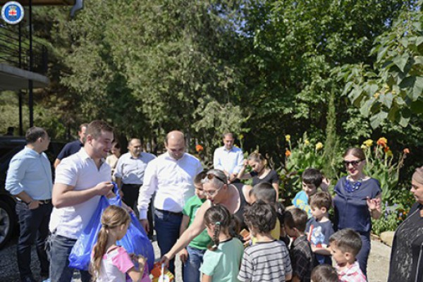 საქართველოს პროკურატურის თანამშრომლების მხარდაჭერით სარეაბილიტაციო ცენტრის ბენეფიციარებმა ზღვაზე დაისვენეს