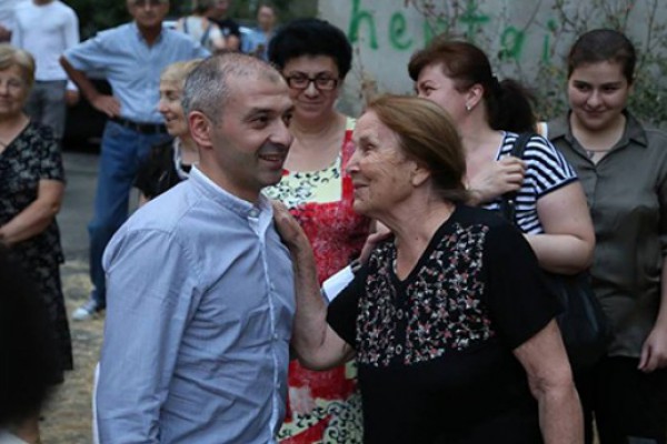ავთანდილ ცინცაძე გიორგი ბრწყინვალეს ქუჩის მოსახლეობას შეხვდა