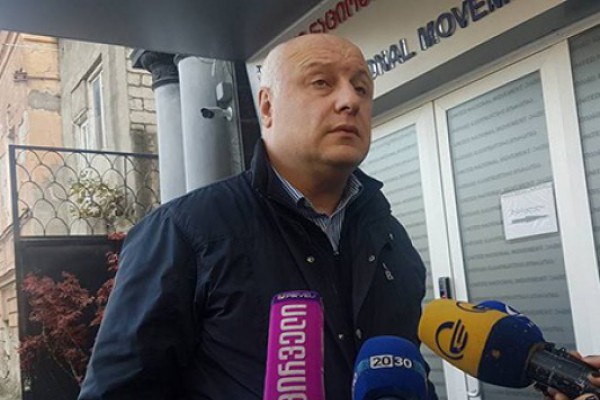 პრეზიდენტს შეუძლია შეხვდეს უმრავლესობას და ოპოზიციას, ეს შეხვედრა ერთად შედგება თუ ცალ-ცალკე, მათი გადასაწყვეტია