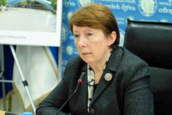 მე მგონი, სადავო არ არის, რაც საკრებულოს დარბაზში ხდება, სირცხვილია