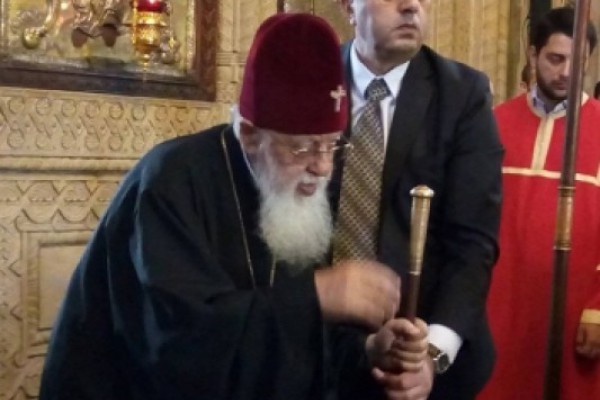პატრიარქმა მრევლს მოუწოდა, შესაწირად გაიღონ სამი ცხვარი, ასევე ერთი დღე და ღამე ილოცონ და იმარხულონ