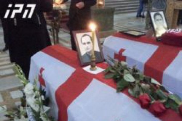 მამია ალასანიას ნარიყალაზე, წმინდა ნიკოლოზის სახელობის ტაძრის ეზოში დაკრძალავენ