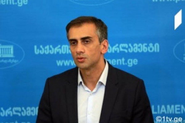 საკანონმდებლო პაკეტი, რომელიც საჯარო სამსახურში პრემია-დანამატის გაცემას ითვალისწინებს, უნიკალურია, რადგან ეროვნული სამართლის სისტემაში აქამდე არ ყოფილა