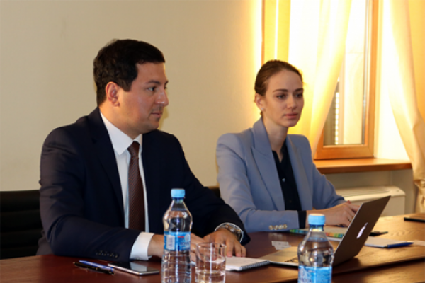 არჩილ თალაკვაძე  კორინ იონკერს შეხვდა