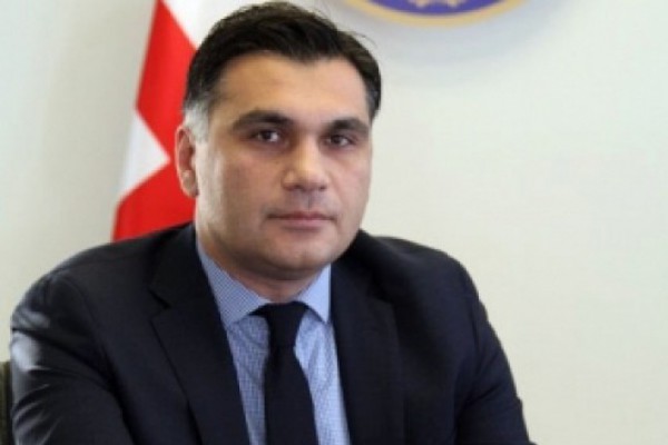 9 ათასი მოქალაქე არ არის ის გადაჭარბებული რაოდენობა, რომელმაც უნდა გვაფიქრებინოს, რომ ე.წ. შეჩერების მექანიზმი შეიძლება ამოქმედდეს