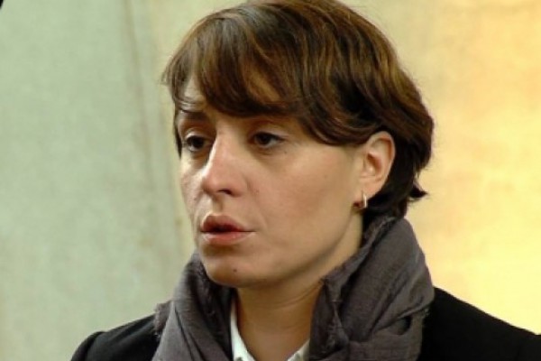ელენე ხოშტარია: 