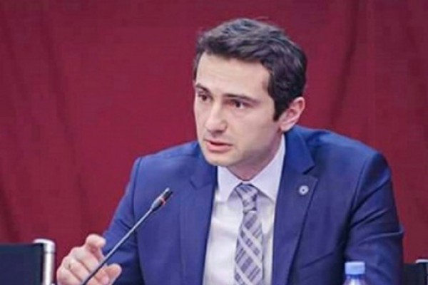 კახა კუჭავა „ნაციონალურ მოძრაობას“ - რატომ არ ესწრება კომიტეტის სხდომას თქვენი დეპუტატი კობა ნაყოფია, რომელიც „არემჯი გოლდის“ მეწილეა
