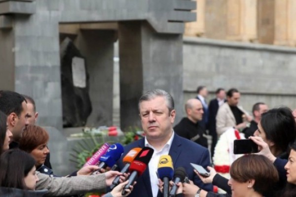 დემოკრატიის ამ ხარისხის პირობებში უმრავლესობის ერთ ხმაზე ყოფნა გამორიცხულია და არასასურველიც არის